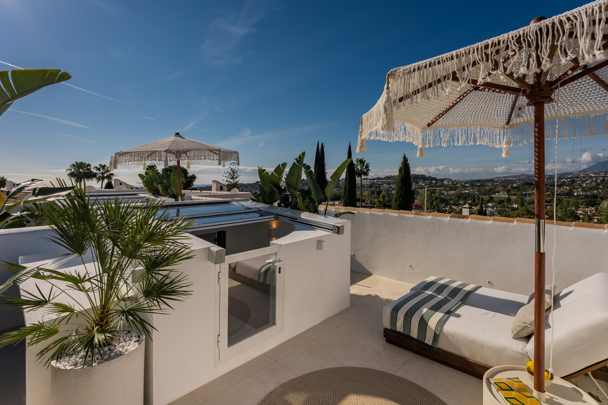 luxo-estate-18 Nueva Andalucia Marbella townhouse 3 Bedrooms