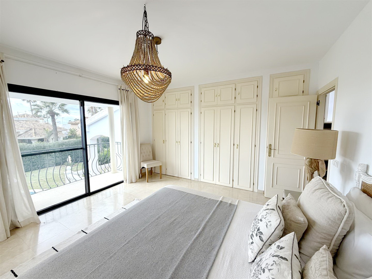 luxo-estate-18 Las Chapas Marbella villa 6 Bedrooms