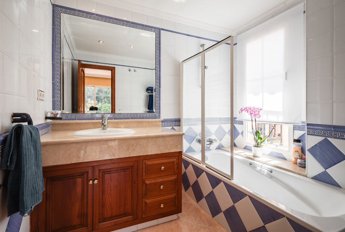 Nueva Andalucia Marbella villa 5 Bedrooms