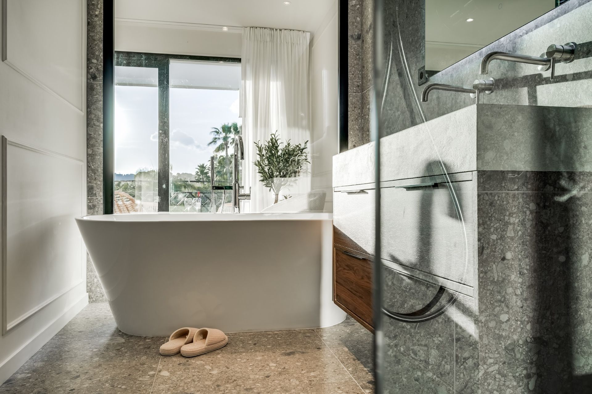 luxo-estate-18 Nueva Andalucia Marbella townhouse 4 Bedrooms
