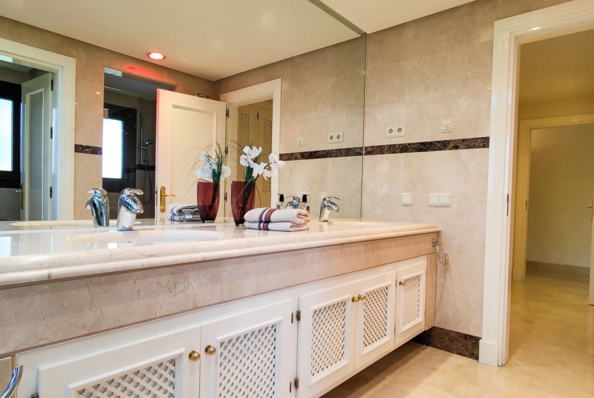 Nueva Andalucia Marbella penthouse 3 Bedrooms