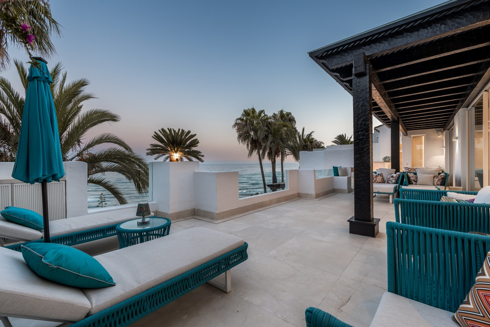 luxo-estate-18 Beachfront Duplex Penthouse for Sale in Puente Romano