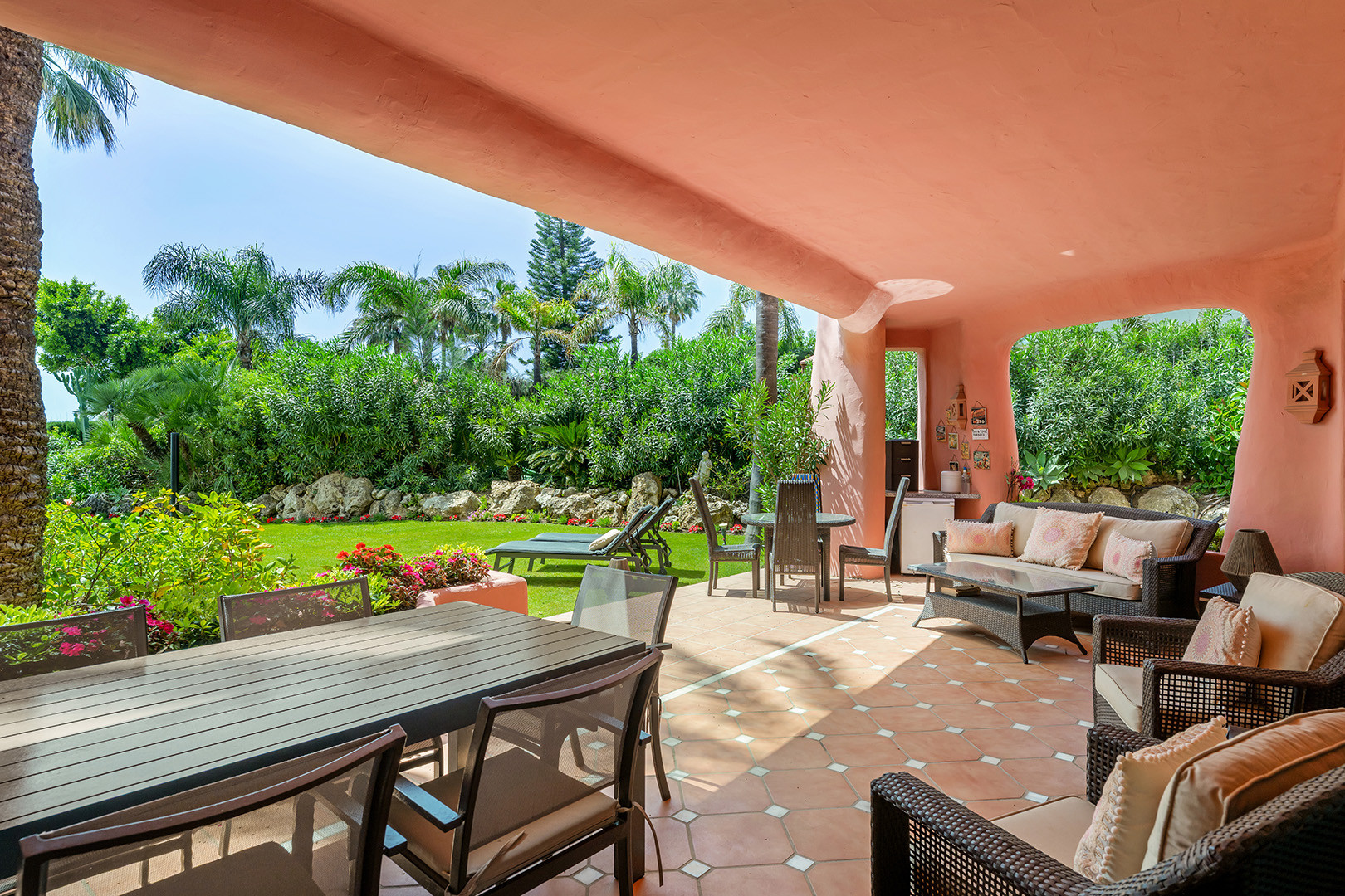 luxo-estate-18 Estepona apartment 3 Bedrooms
