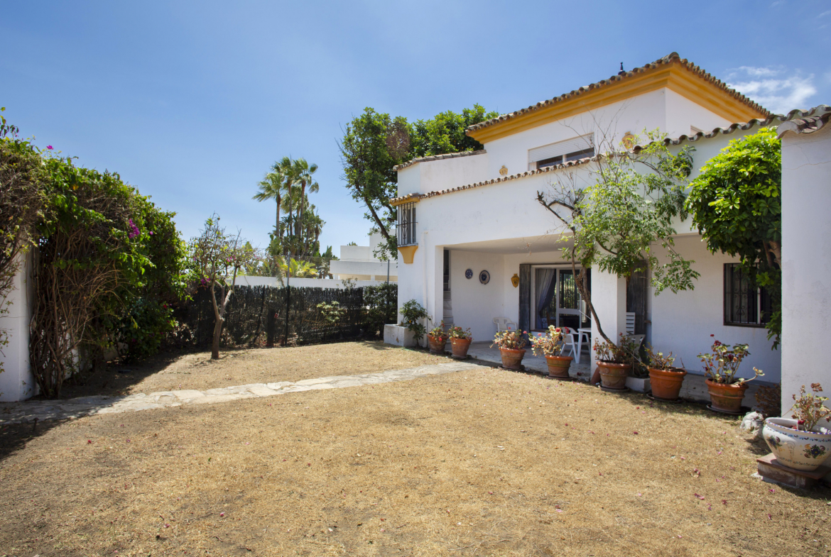 Guadalmina Baja San Pedro Alcantara villa 4 Bedrooms