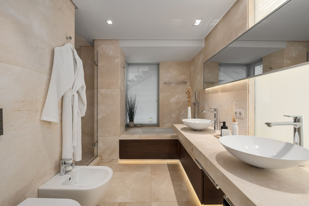 luxo-estate-19 Marbella Golden Mile Marbella villa 4 Bedrooms