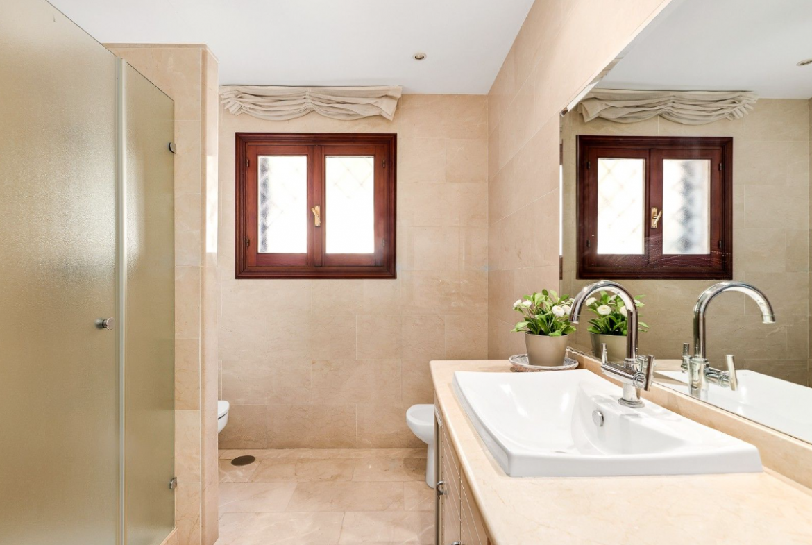 Rio Real Marbella villa 4 Bedrooms