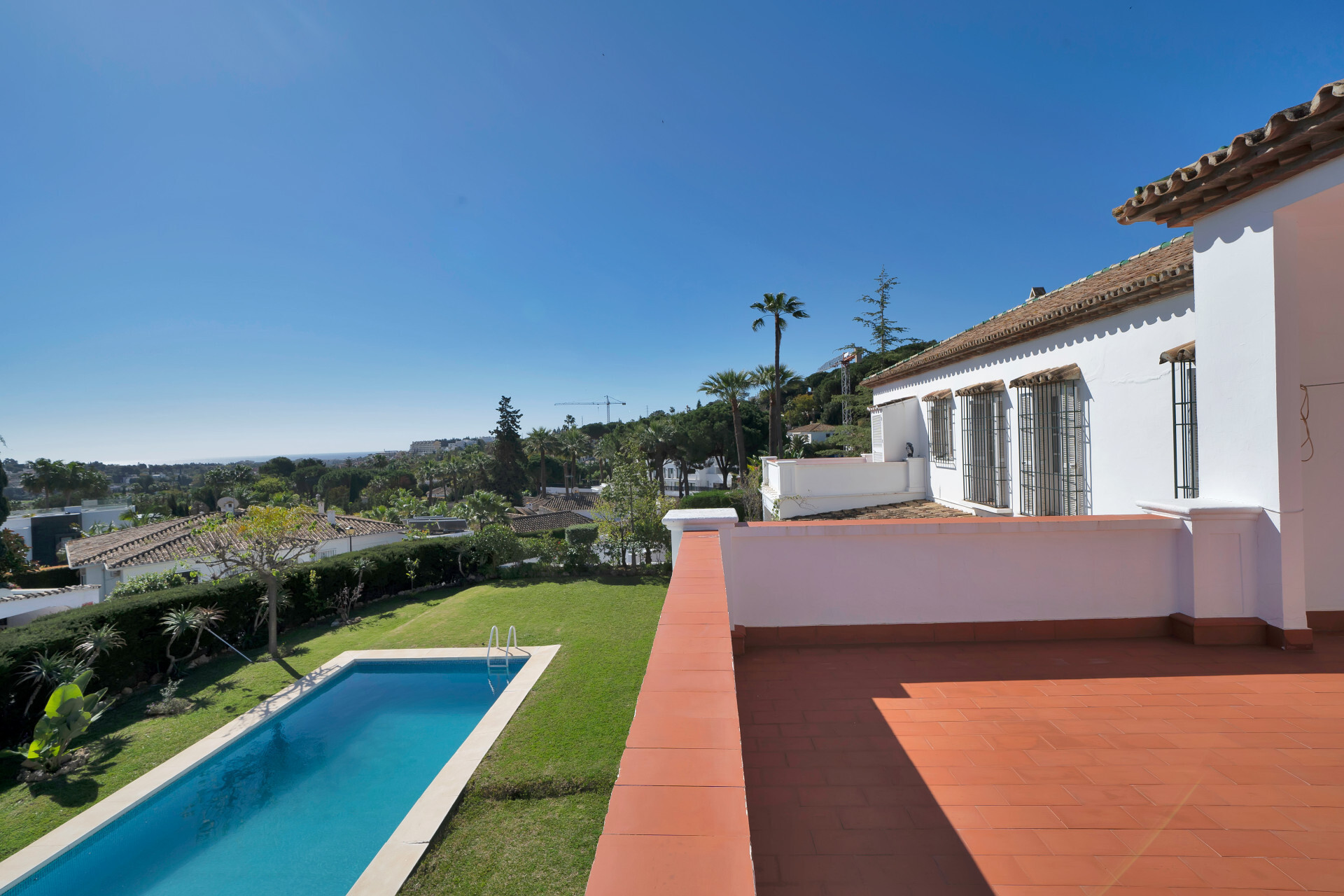 luxo-estate-19 Nueva Andalucia Marbella villa 6 Bedrooms
