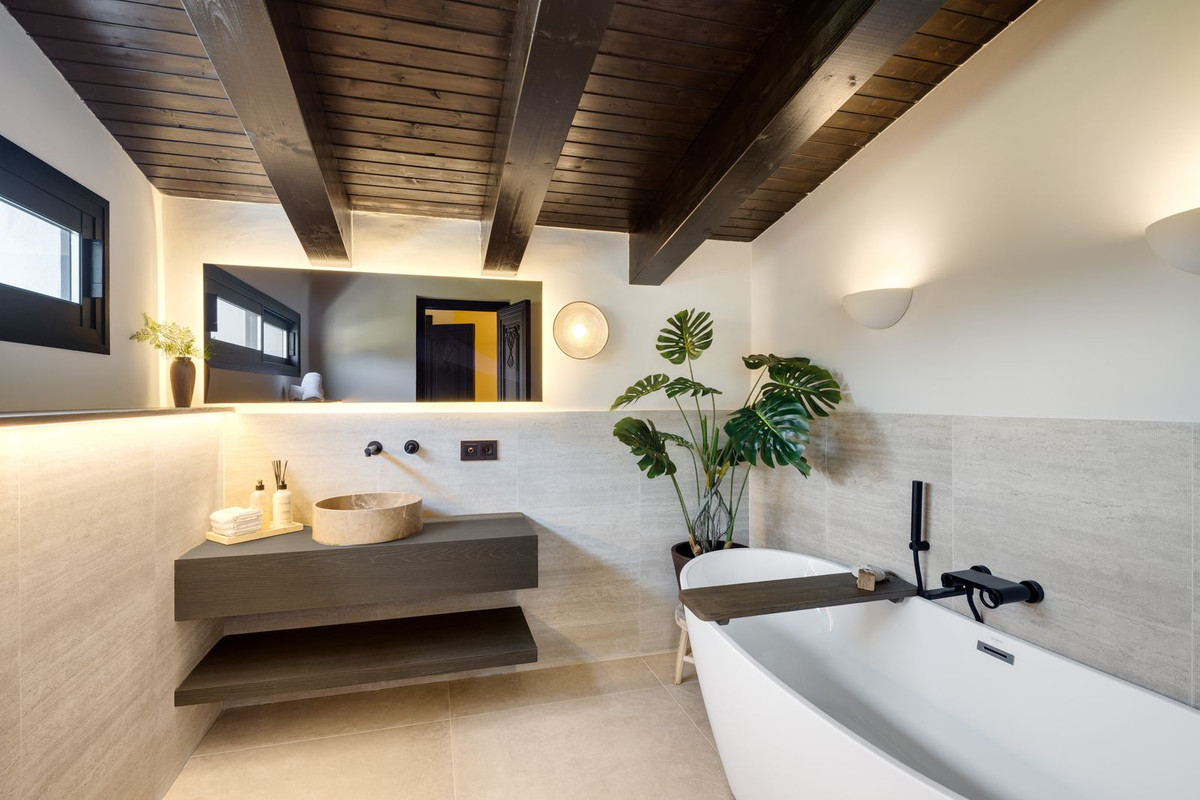 Nueva Andalucia Marbella villa 5 Bedrooms