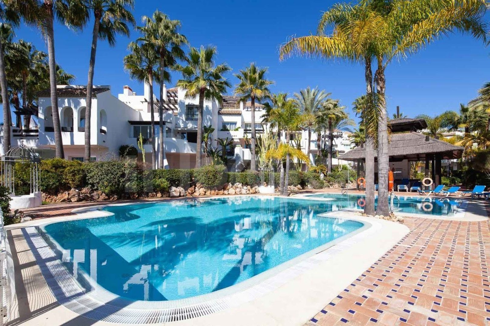 luxo-estate-19 Puerto Banus Marbella penthouse 3 Bedrooms
