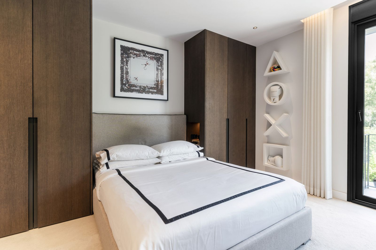 luxo-estate-19 Puerto Banus Marbella penthouse 3 Bedrooms