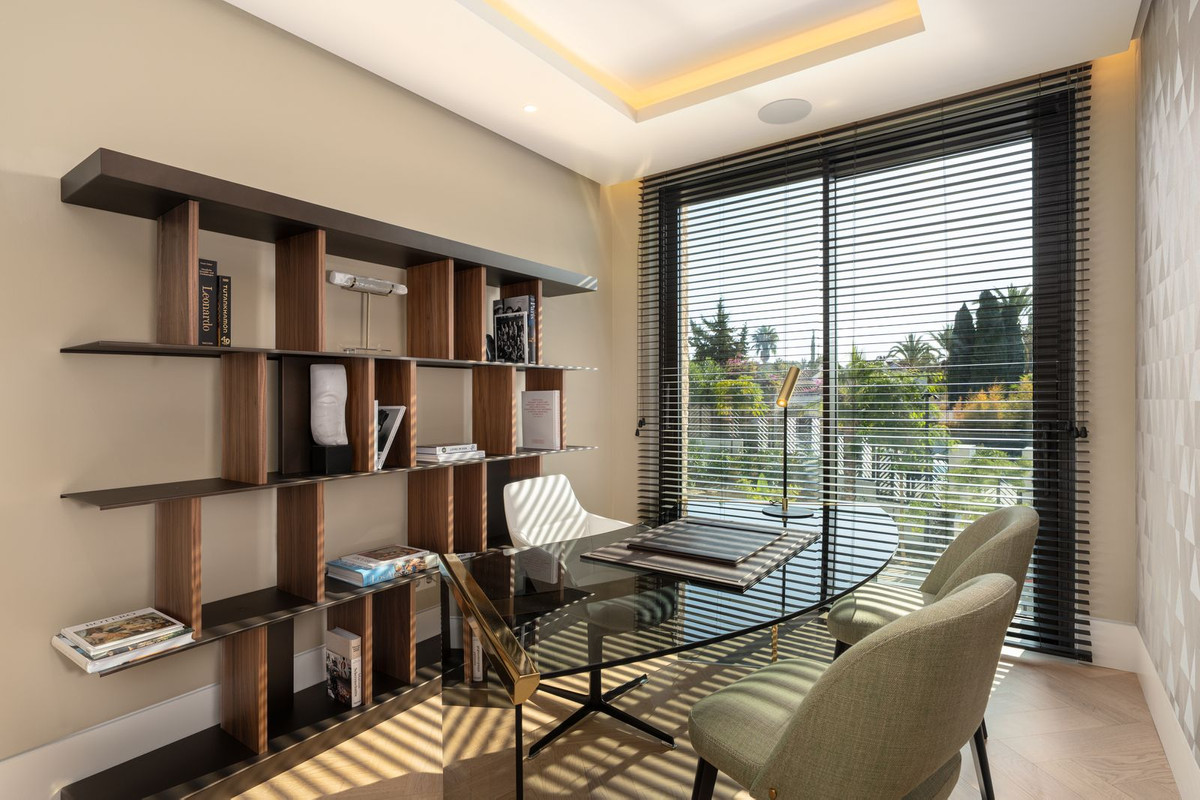 luxo-estate-19 Marbella Golden Mile Marbella villa 5 Bedrooms