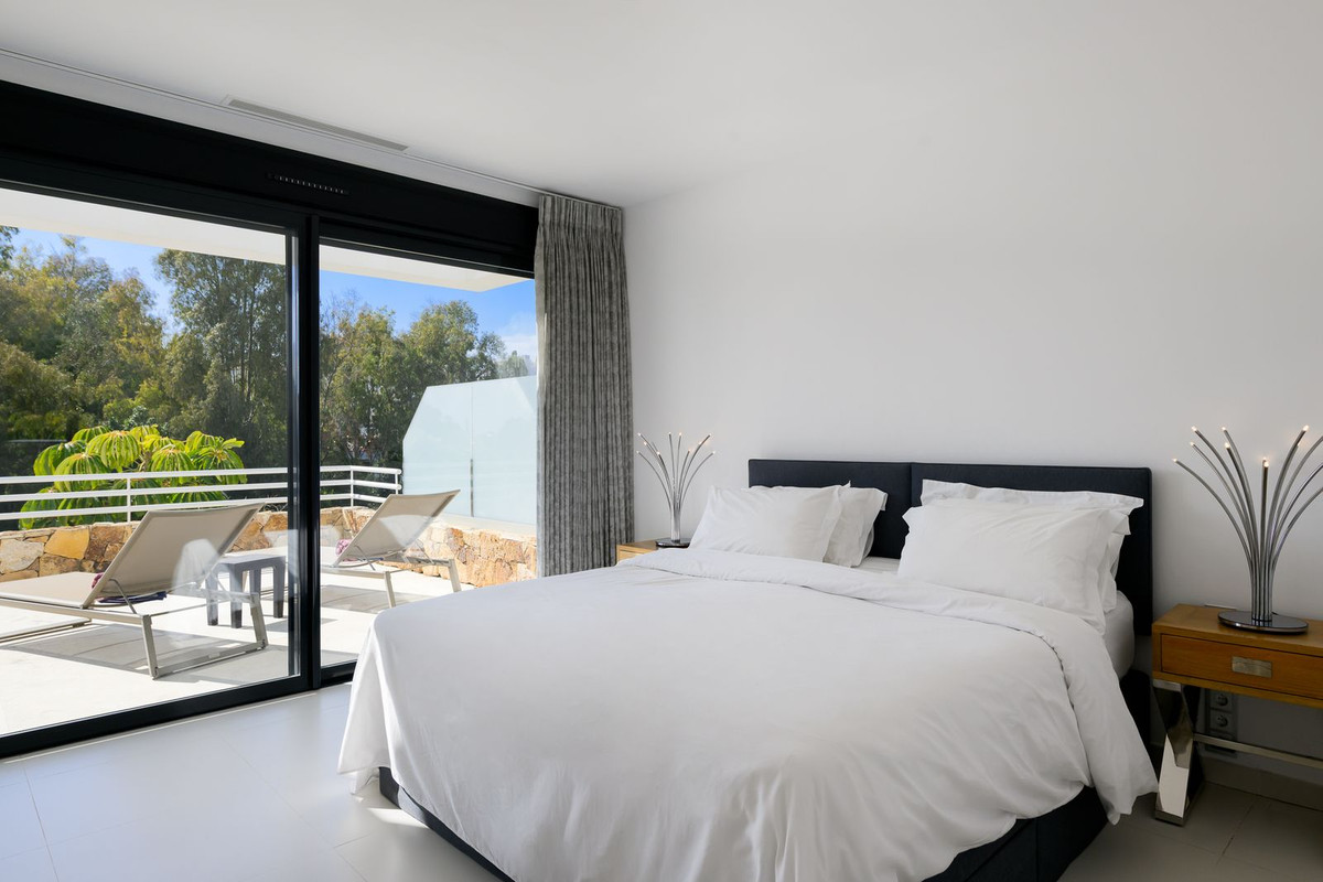 luxo-estate-19 Marbella Golden Mile Marbella townhouse 3 Bedrooms