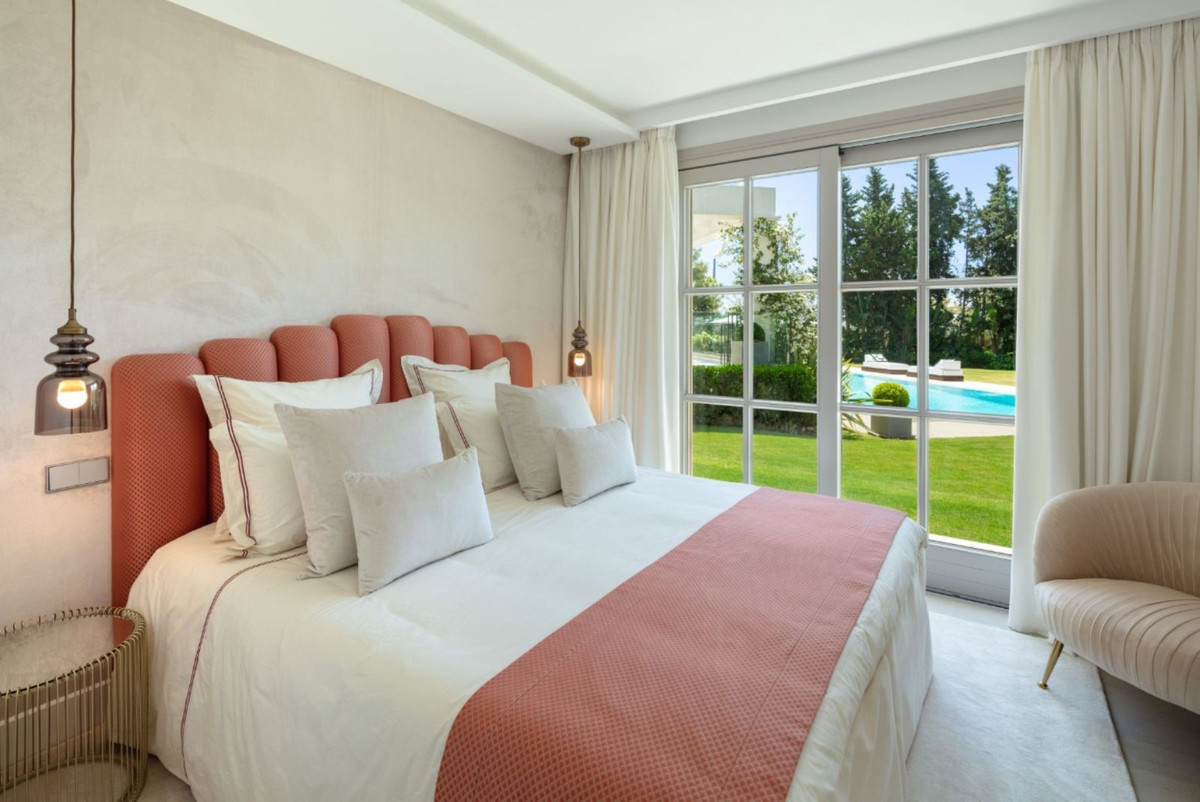 luxo-estate-19 Nueva Andalucia Marbella villa 6 Bedrooms