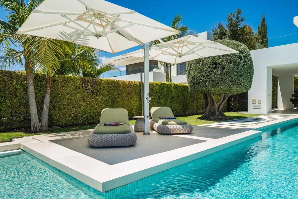 luxo-estate-19 Marbella Golden Mile Marbella villa 5 Bedrooms