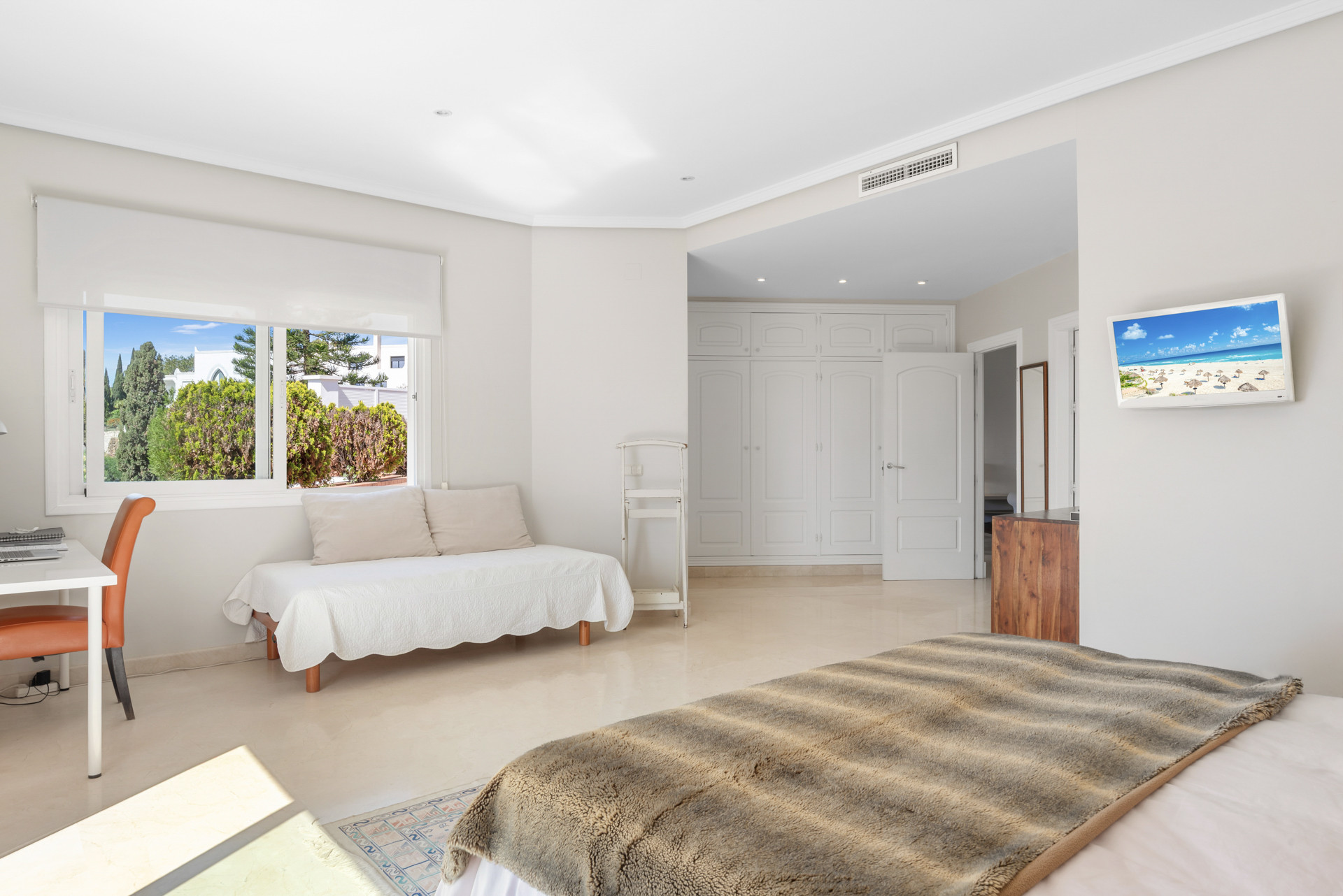 El Paraiso Alto Benahavis villa 6 Bedrooms