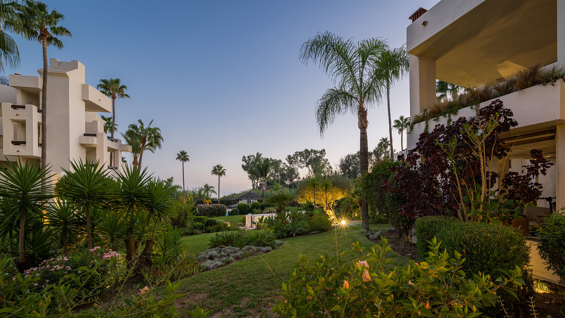 luxo-estate-19 Estepona apartment 3 Bedrooms