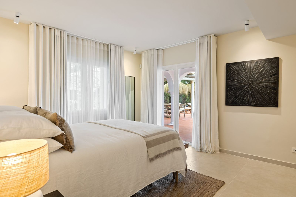 luxo-estate-19 Las Chapas Marbella villa 3 Bedrooms
