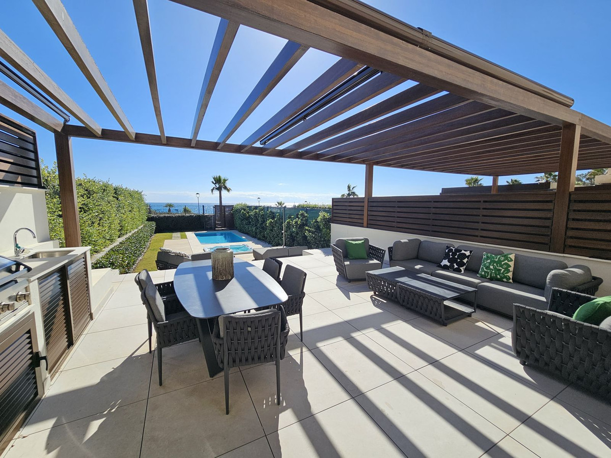 luxo-estate-19 New Golden Mile Estepona townhouse 4 Bedrooms