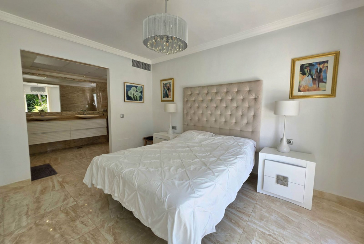Elviria Marbella villa 5 Bedrooms