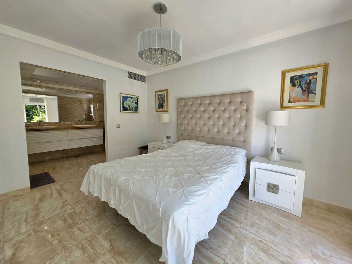 Elviria Marbella villa 5 Bedrooms