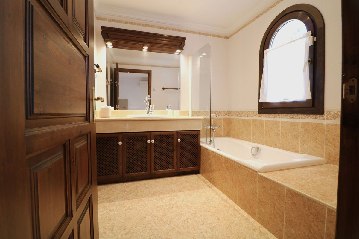 luxo-estate-19 La Mairena Marbella country-house 7 Bedrooms