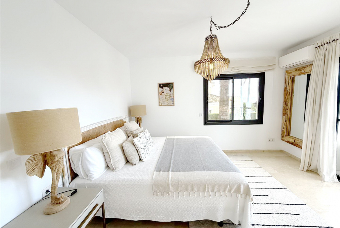 Las Chapas Marbella villa 6 Bedrooms