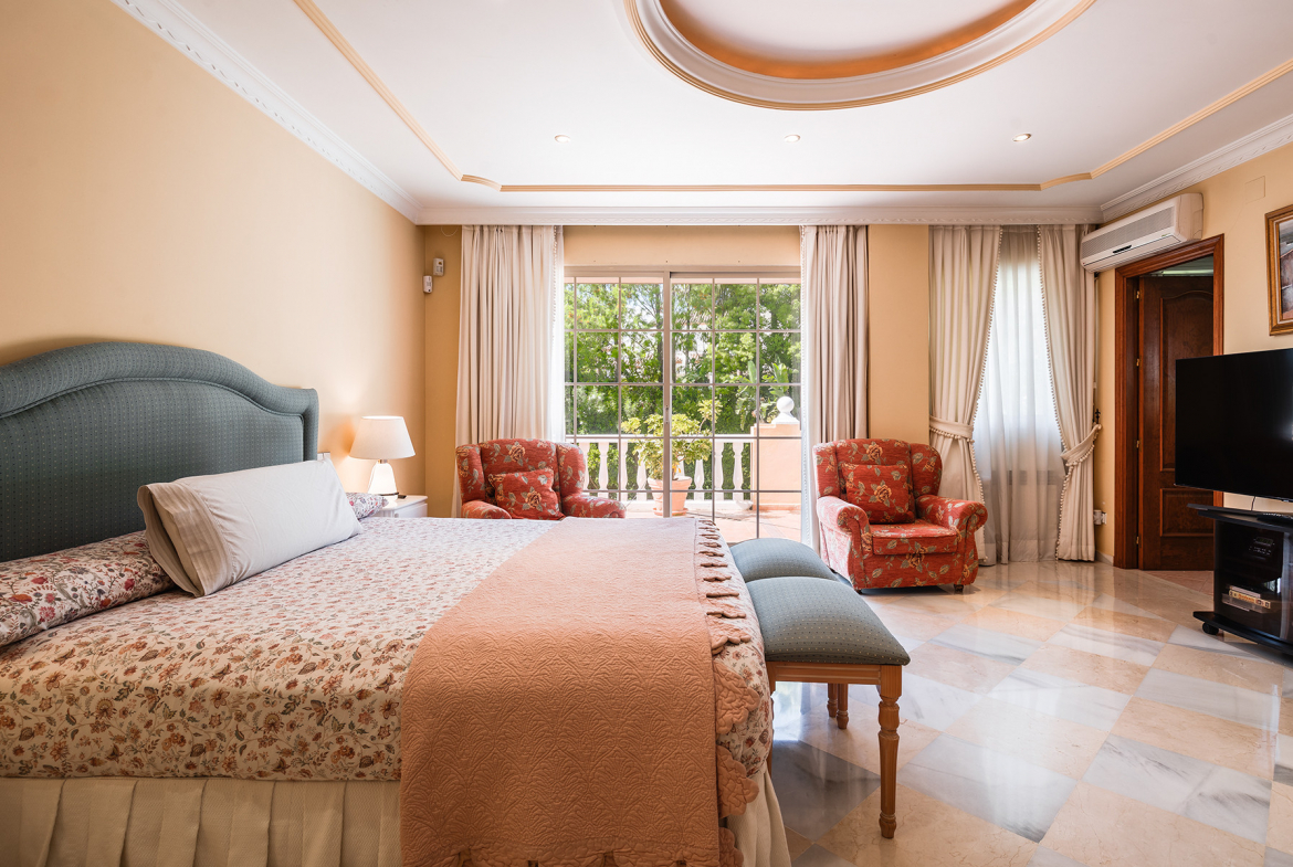 Nueva Andalucia Marbella villa 5 Bedrooms