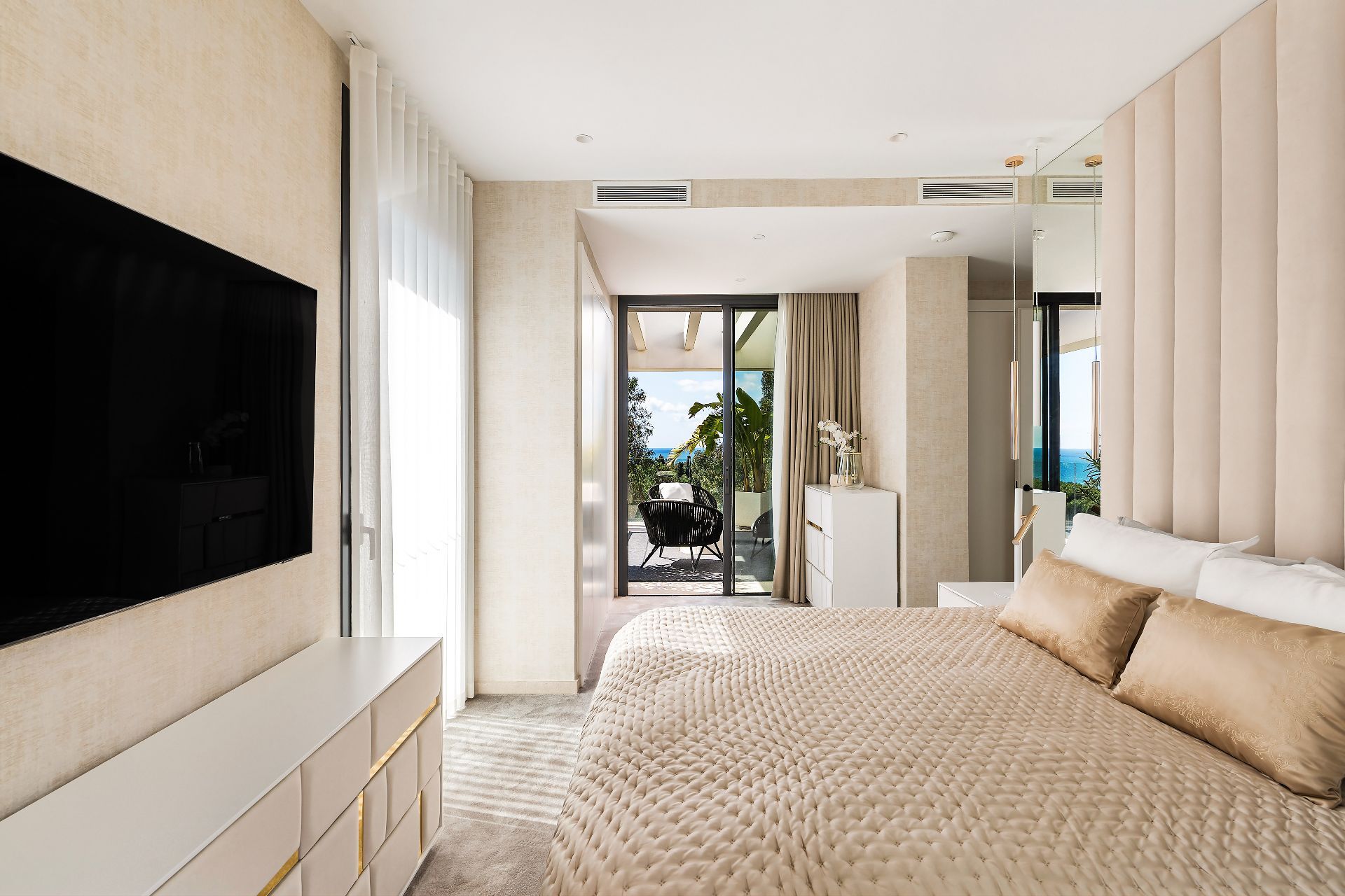 luxo-estate-19 Marbella Golden Mile Marbella villa 4 Bedrooms