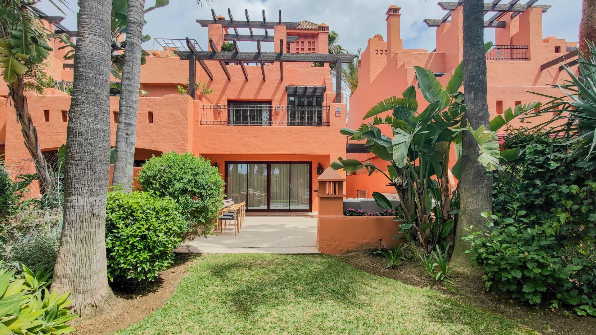 luxo-estate-19 Marbella Golden Mile Marbella townhouse 4 Bedrooms