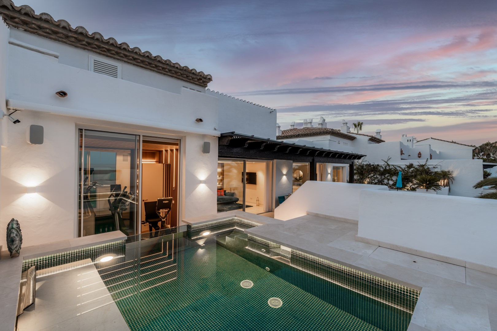 luxo-estate-19 Beachfront Duplex Penthouse for Sale in Puente Romano