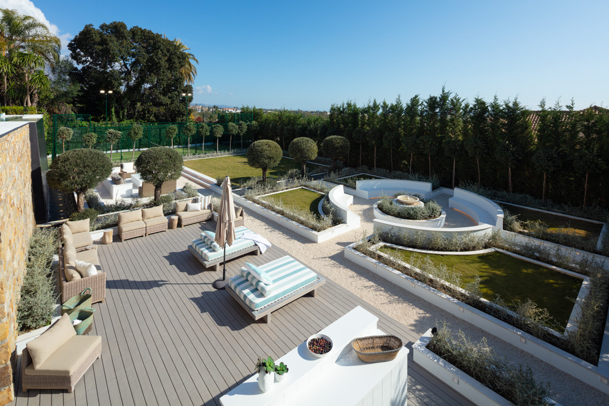 luxo-estate-19 Nueva Andalucia Marbella villa 5 Bedrooms