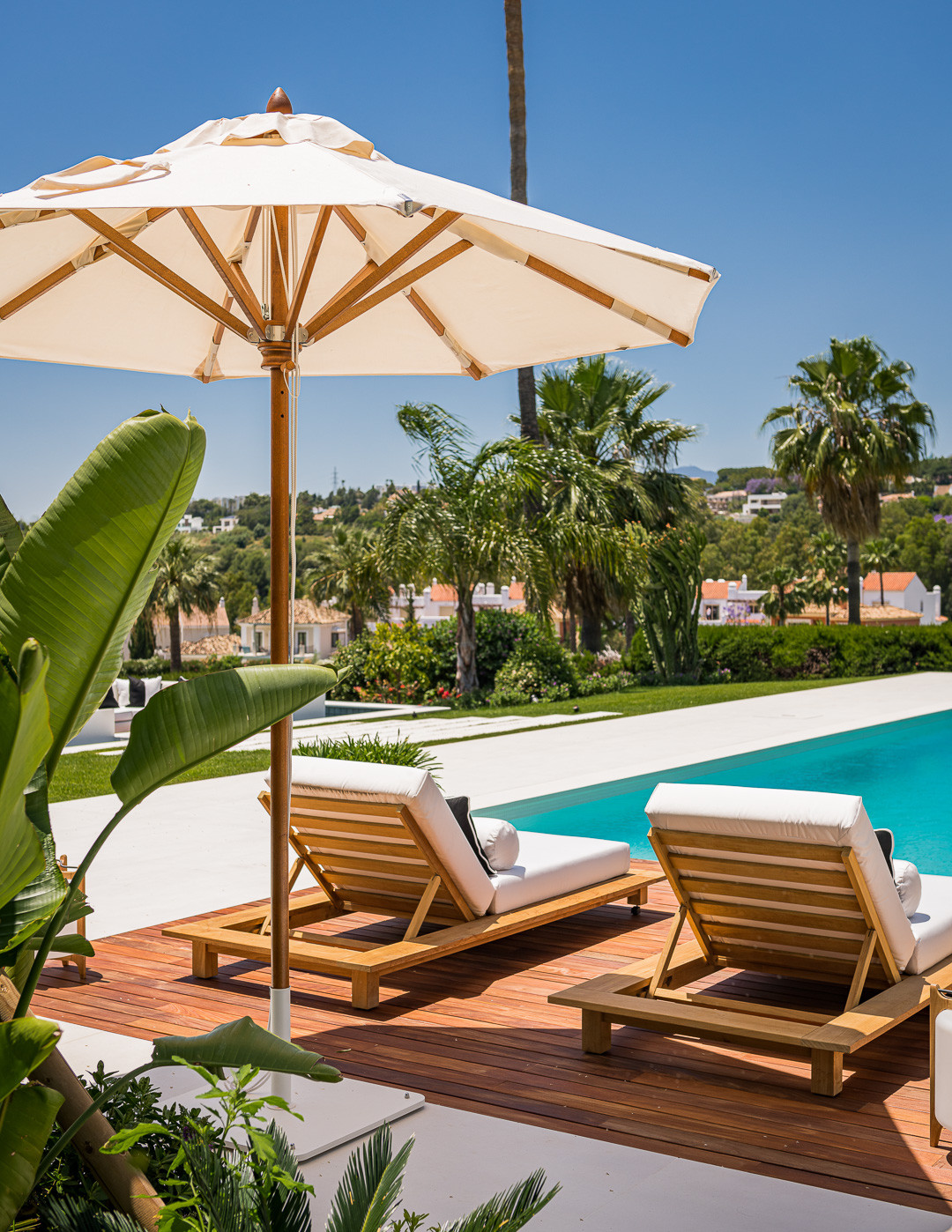 luxo-estate-19 Nueva Andalucia Marbella villa 6 Bedrooms