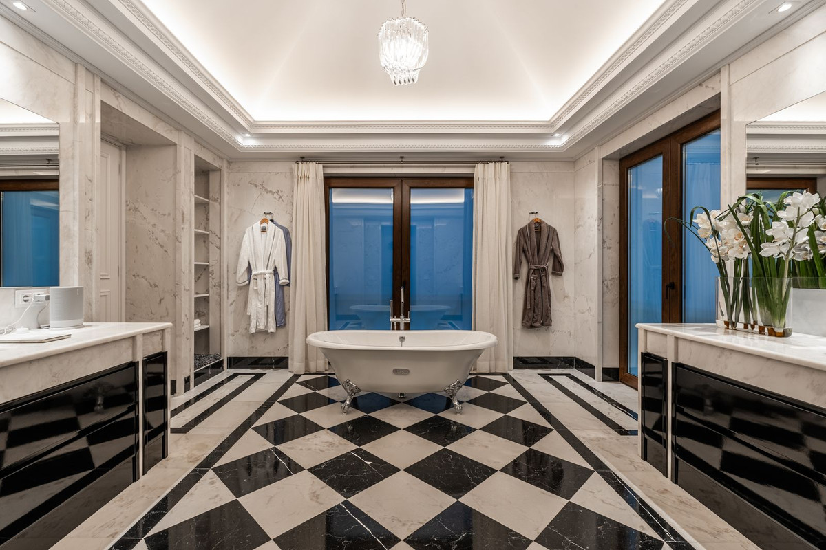 luxo-estate-19 Marbella Golden Mile Marbella villa 8 Bedrooms