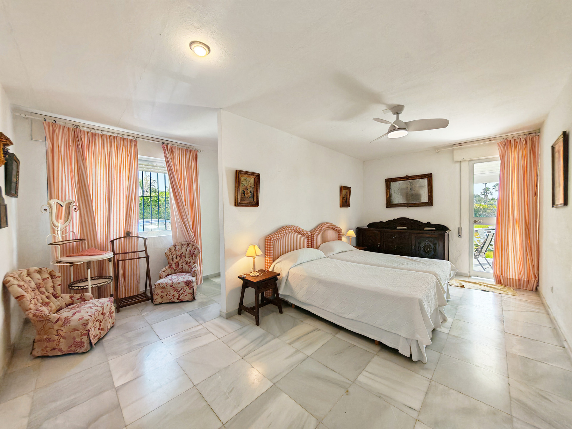 Guadalmina Baja San Pedro Alcantara villa 4 Bedrooms