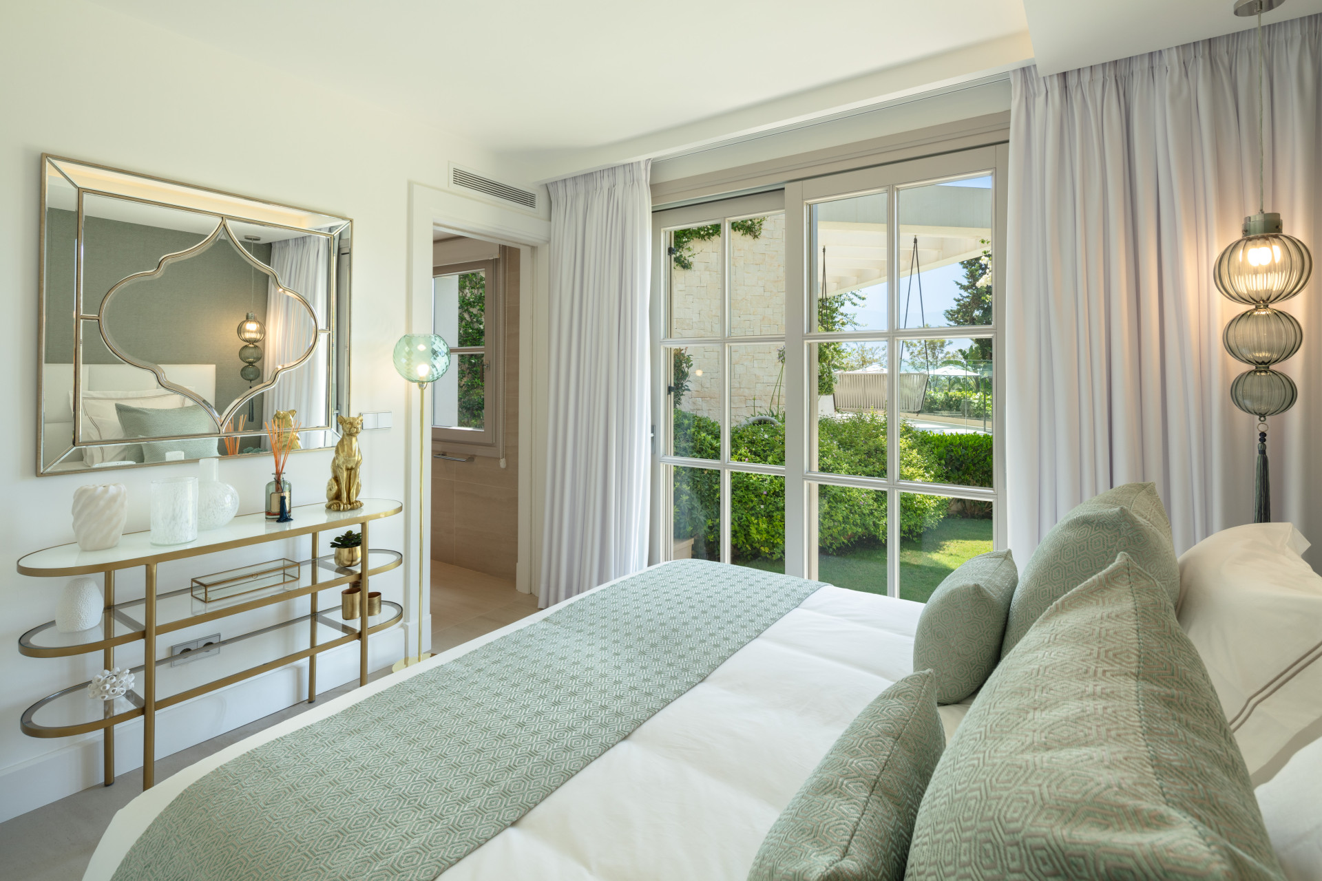 luxo-estate-19 Nueva Andalucia Marbella villa 6 Bedrooms