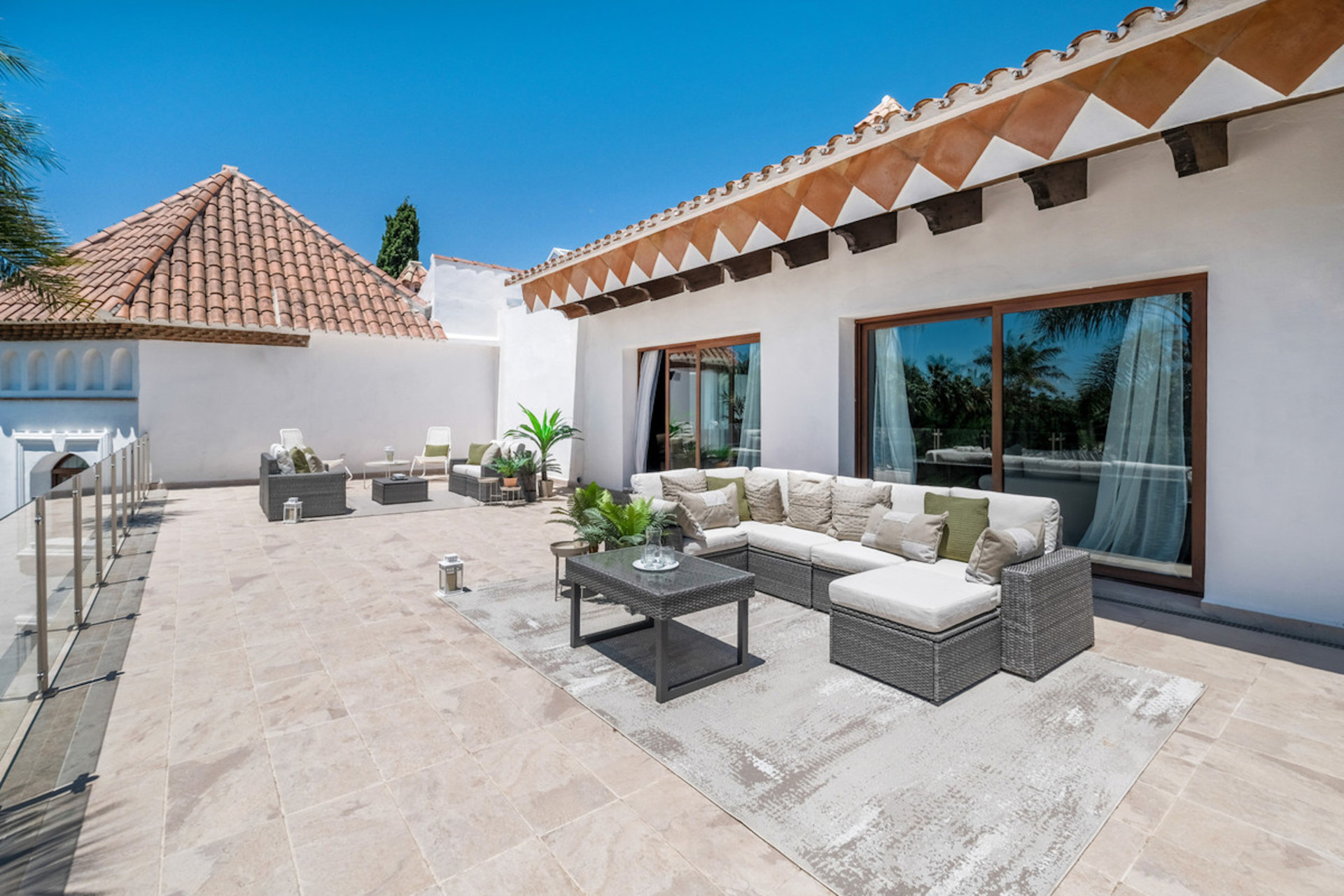 luxo-estate-19 Nueva Andalucia Marbella villa 10 Bedrooms