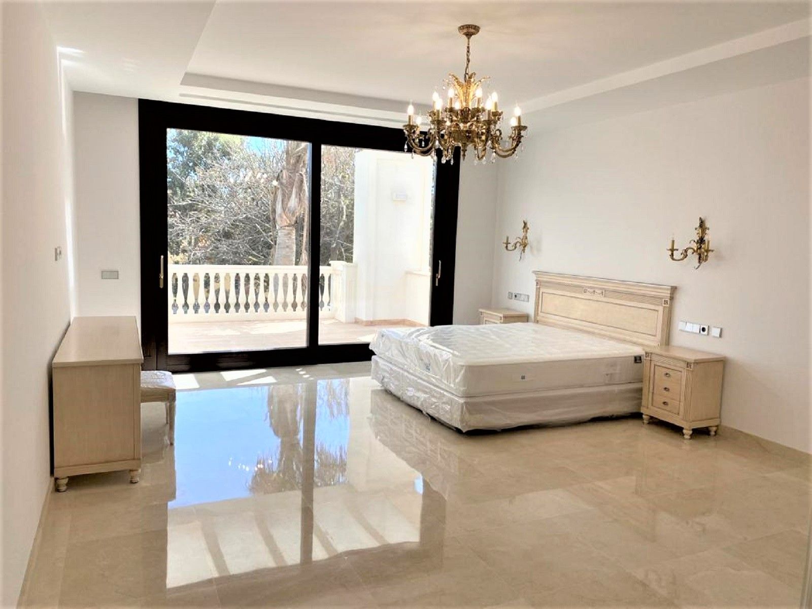 luxo-estate-19 Estepona villa 6 Bedrooms