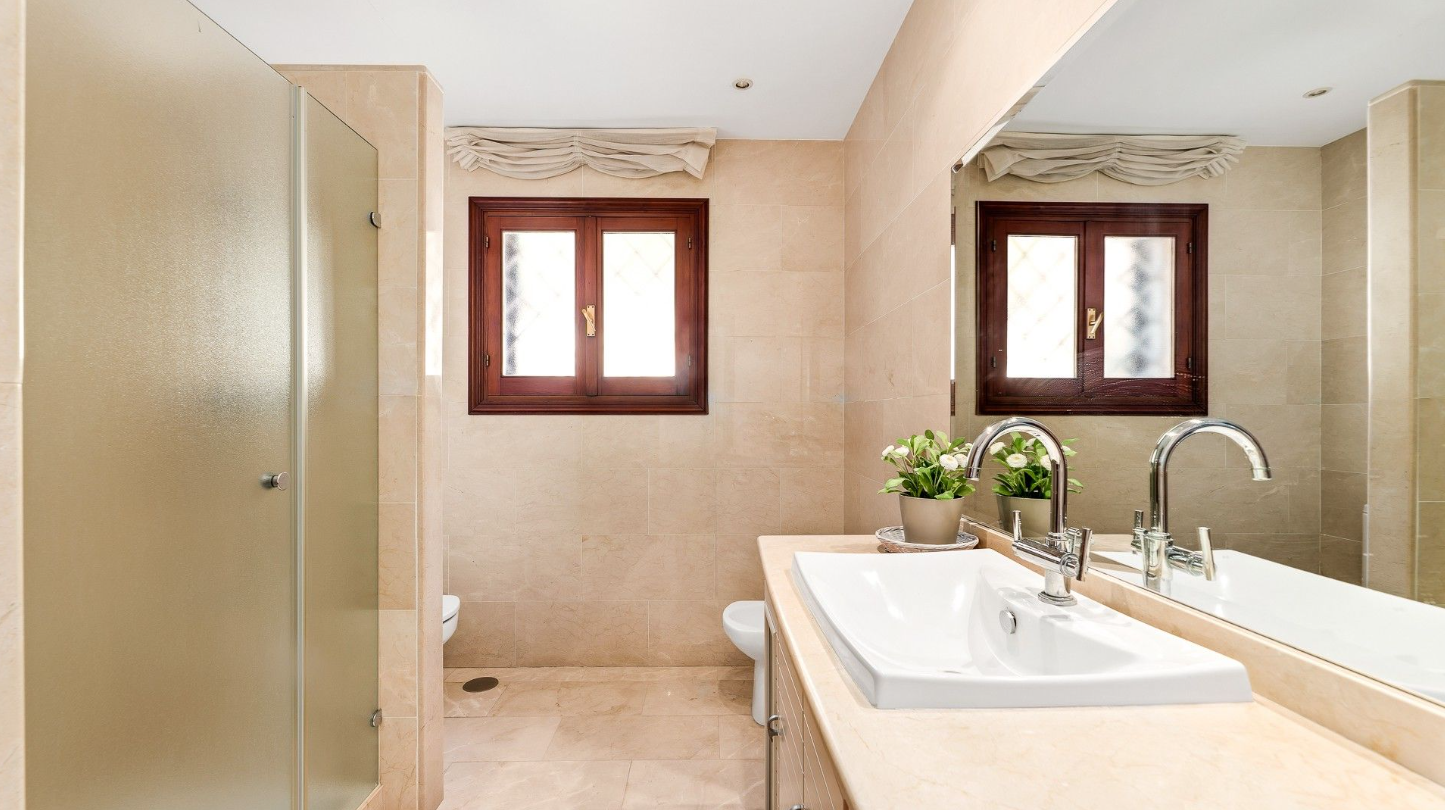 Rio Real Marbella villa 4 Bedrooms