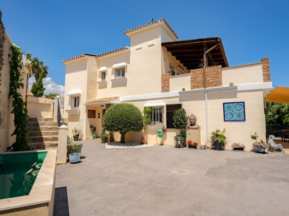 Estepona villa 4 Bedrooms