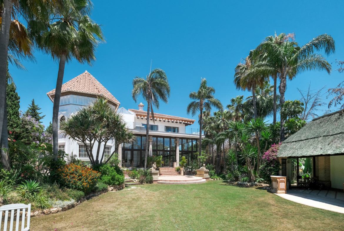Nueva Andalucia Marbella villa 10 Bedrooms