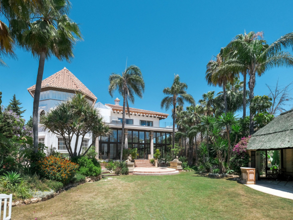 Nueva Andalucia Marbella villa 10 Bedrooms