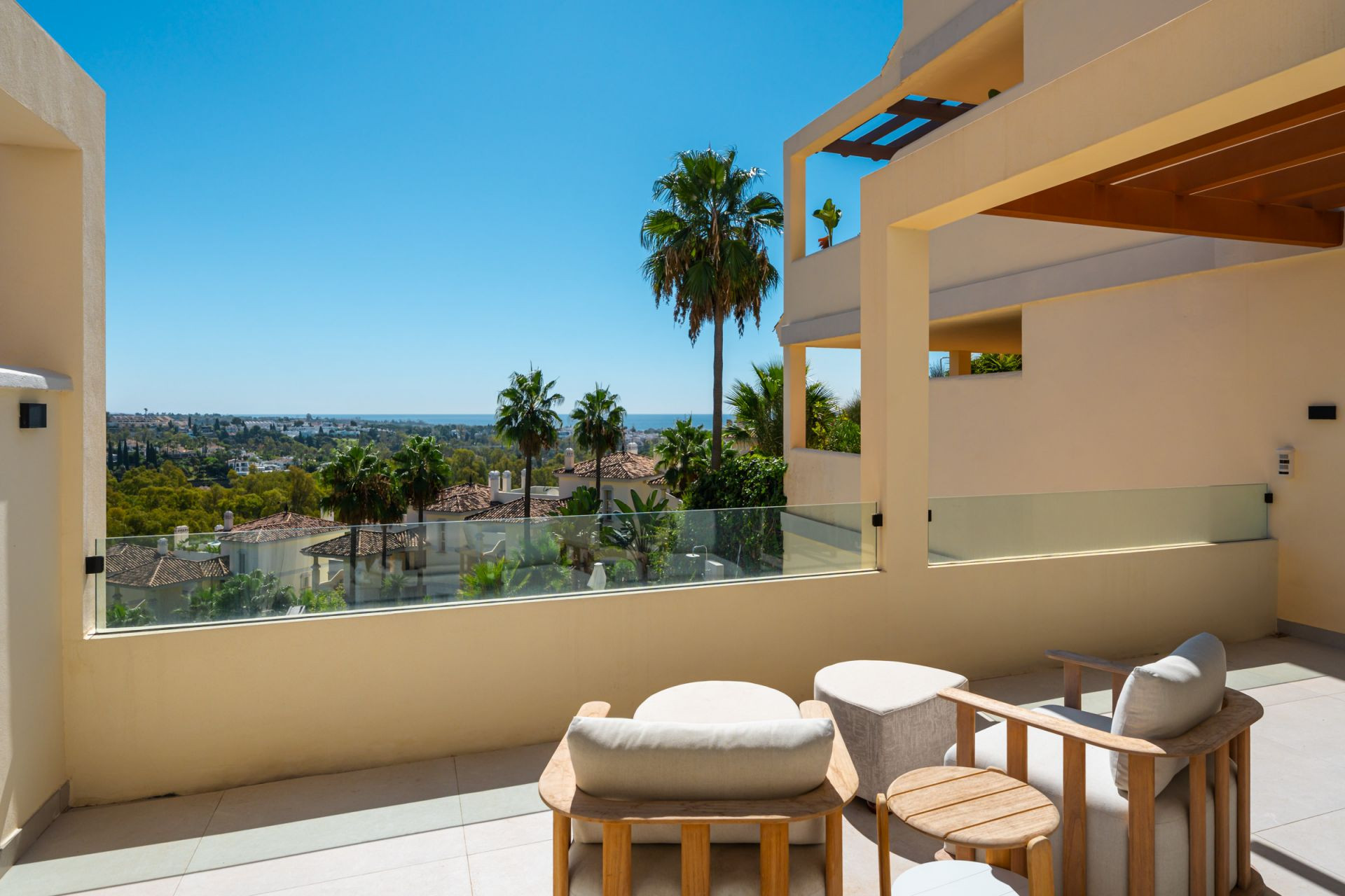 luxo-estate-2 Nueva Andalucia Marbella apartment 3 Bedrooms