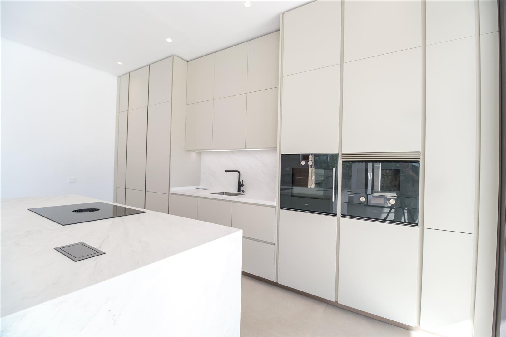 luxo-estate-2 Puerto Banus Marbella villa 4 Bedrooms