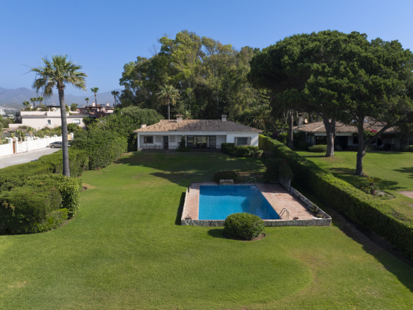 Estepona villa 5 Bedrooms