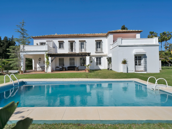 Nueva Andalucia Marbella villa 6 Bedrooms