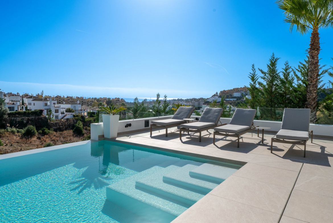 New Golden Mile Estepona villa 6 Bedrooms