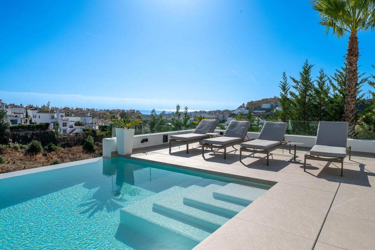 New Golden Mile Estepona villa 6 Bedrooms