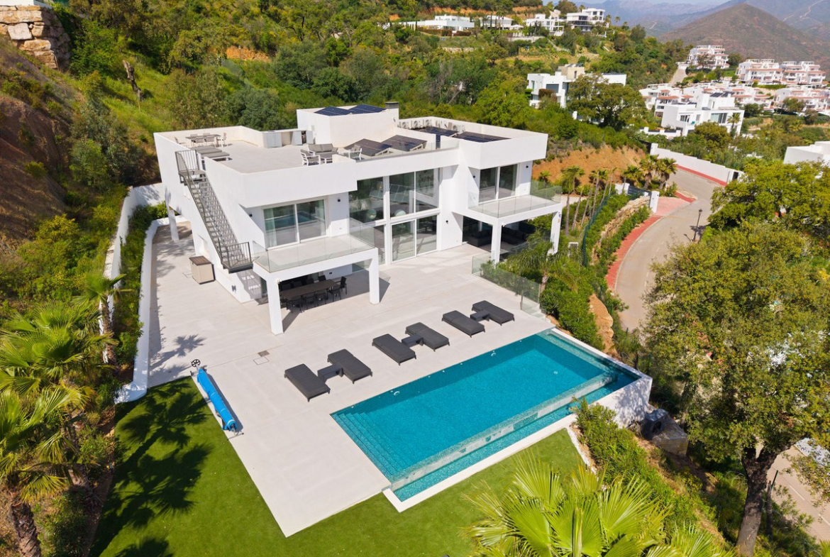 La Mairena Marbella villa 4 Bedrooms