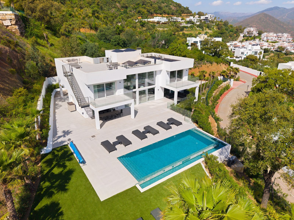 La Mairena Marbella villa 4 Bedrooms