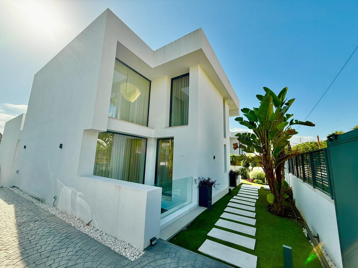 Estepona villa 4 Bedrooms